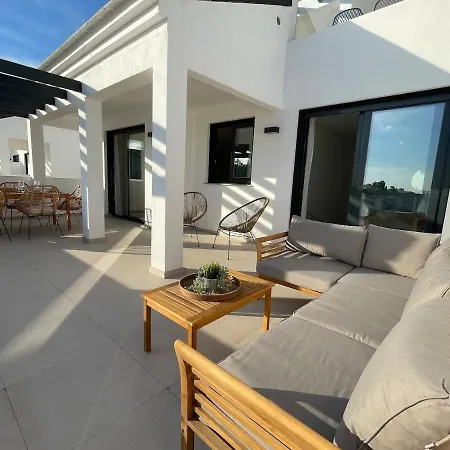 A Penthouse With An Ocean View شقة