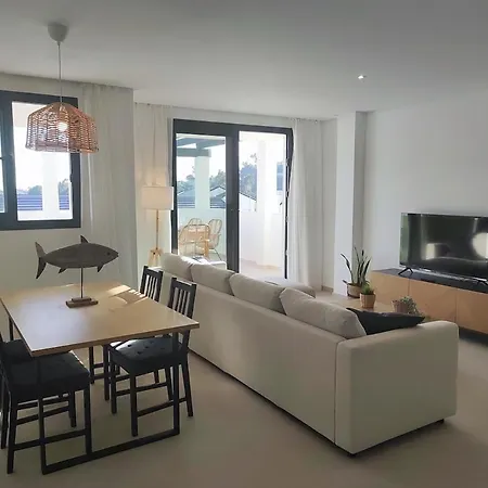 شقة A Penthouse With An Ocean View إِستيبونا